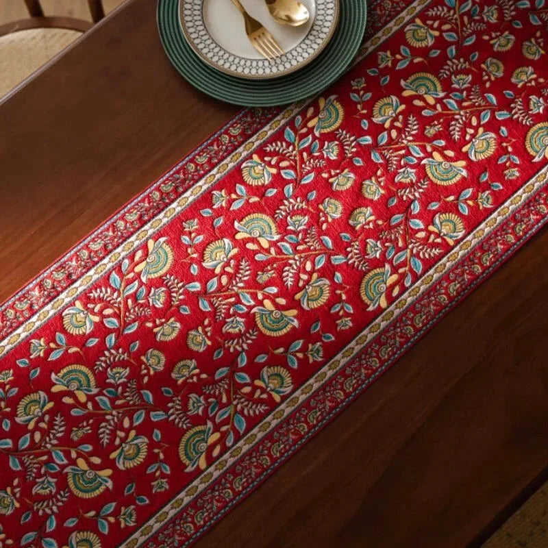 chemin table rouge motifs tendance